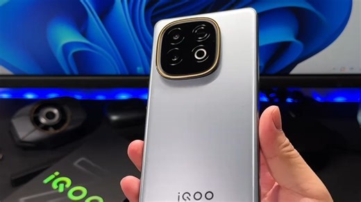 极地灰新宠！iQOO Z10 Turbo  8000mAh快充小钢炮体验分享