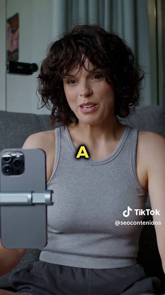 ¿Por qué son tan importantes los testimonios de tus clientes?💬✨ Porque lo que realmente genera confianza es la experiencia REAL de las personas que ya han probado tus productos o servicios. 🛍️ Cuando tomas los testimonios de tus clientes, no solo estás mostrando lo que vendes, sino que estás compartiendo historias auténticas que conectan con tus futuros clientes. 🤝📣 🔑 Ventajas de usar testimonios: Credibilidad: Las recomendaciones de clientes valen mucho más que cualquier palabra publicitar