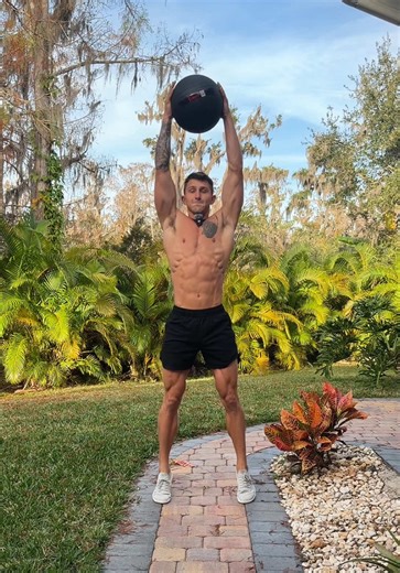 Is this slam ball indestructible? At least from throwing it, feels like it! Every home gym needs a slam ball. Great for athletic movements and getting your cardio on. Lots of weight options to choose from, the link is in the bottom left corner of the video! #athlete #fitness #homeworkout