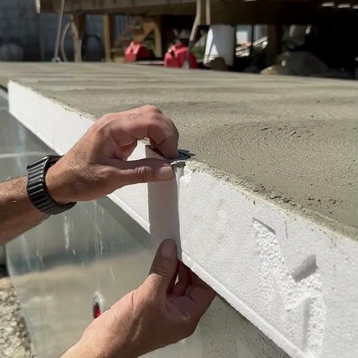 Modern Moulding Foam Coping With and Automatic Pool Cover