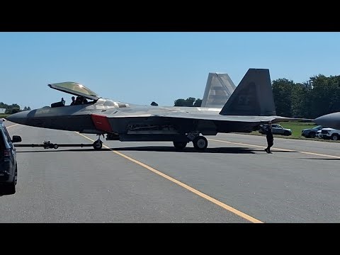 ‪@F22DemoTeam‬ in-Bound to ‪@flyyxu‬ over the skies of London SkyDrive Setup Day 2