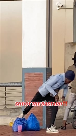 𝔊𝔢𝔬𝔯𝔤𝔢💸 on Instagram: "EP6:TWO DRUNK GUYS WERE BUSY ARGUING… I HAD TO RISK IT💔😭 #reels #entertainment #explorepage #viral #relatable #fyp #mzansi #pranks #southafrica #funnyvideos"