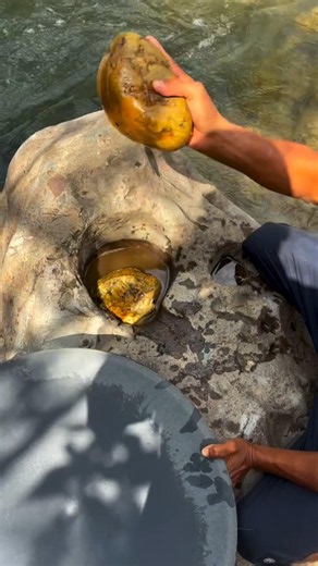 Hidden Gold Under River Rocks! Traditional Gold Mining Adventure.