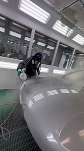 SATA PHASER 1.2 I Reauxi clear coat INTENSE FINISH-R by @rmpaintofficial @rmpaint_iberia en Refinish Competence Center con @garrix_27 La pistola de pintura PHASER ha sido desarrollada con una óptica muy especial, con materiales especiales y un concepto especial, para sus proyectos más especiales. Su elegante e inusual diseño ha sido realizado en colaboración con el Porsche Design Studio. Desde el punto de vista técnico, la pistola PHASER es idéntica al modelo top SATAjet X 5500. Dispone de