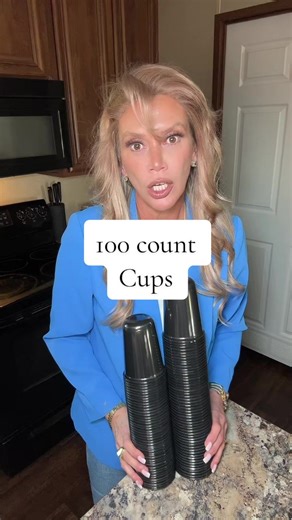 100 count of cups with lids and straws. #tiktokshopspringglowup #cups #cupstacking #plasticcup
