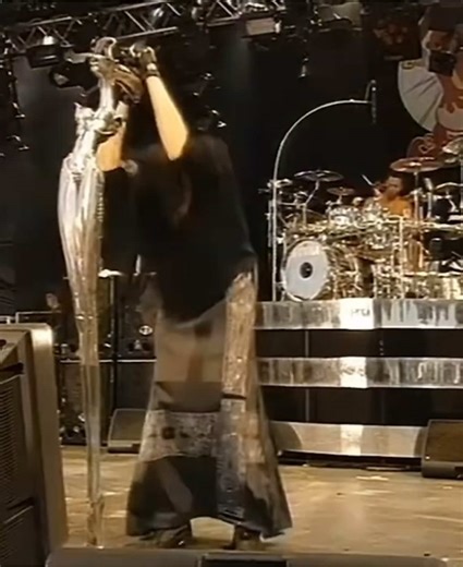 Korn Live Performance of 'Here to Stay' at Bizarre Festival