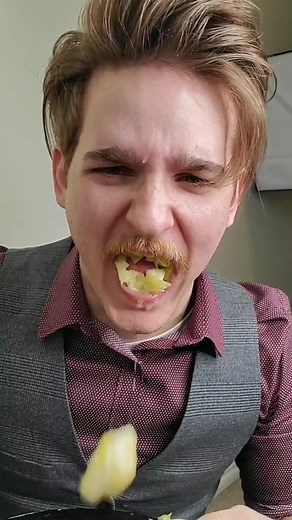 Epic Fail: Clown Tries an Apple Challenge