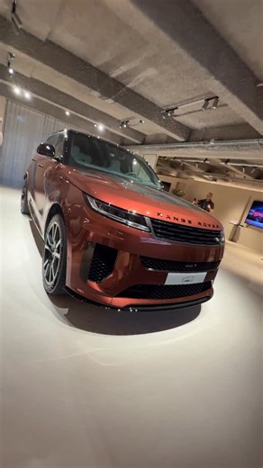 16K views · 125 reactions | | Range Rover Sport SV Carbon Una SUV, il top per la produzione Jaguar Land Rover — in particolare per il brand Range Rover. Sotto il cofano il V8 d’origine BMW da 4.4 litri, 635 CV, sospensioni 6D Dynamics e un’infinita gamma di personalizzazioni grazie al programma Bespoke. Che ne dite?  @alessiofrassinetti | Quattroruote | Facebook