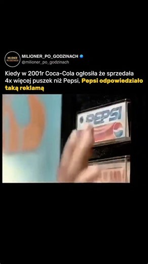 BIZNES ONLINE | NEWSY | MEDIA on Instagram: "Pepsi czy Coca-Cola? Ten spot Pepsi do dziś uchodzi za jeden z najbardziej sprytnych ciosów w historii reklamy. Prosty pomysł, zero komplikacji - a przekaz trafia w punkt. Widzimy małego chłopca, który kupuje dwie puszki Coca-Cola i ustawia je jak schodki pod automatem. Nie po to, żeby je wypić - tylko po to, by dosięgnąć przycisku Pepsi. Cała historia mieści się w jednym obrazie. Masz wybór? Zrobisz wszystko, żeby sięgnąć po to, czego naprawdę chcesz