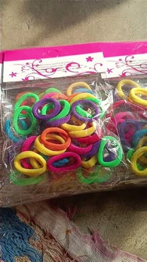 মাথার ক্লিপ হাতের ব্রেসলেট গলার হার ইত্যাদি পাওয়া যায়