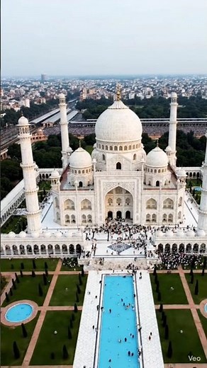 Inside the World’s Most Beautiful Mosques