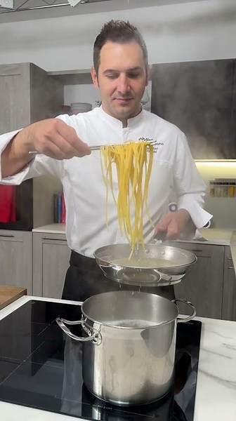Spaghetti with Mussels in White Wine Sauce 🦪🍋
