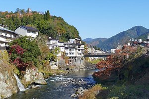 Gujo-Hachiman, Japan's Water City and the Castle in the Sky