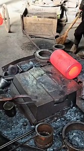 789K views · 2.4K reactions | Risky Metal Shaping #MetalWork #RiskyJobs #HighTemperatureWork #USA #SkilledLabor | Daily Dose of Facts | Facebook