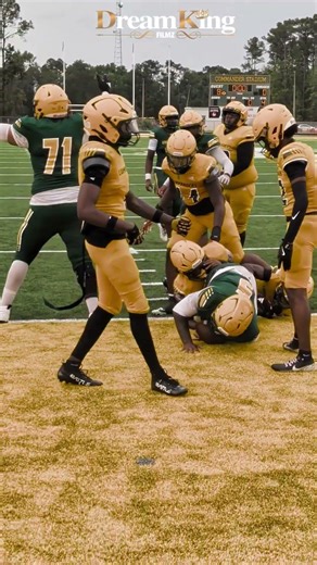 #touchdown Rontrez Loyd short TD run. Ed White Commanders Green & Gold game