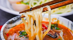 What makes this spicy tsukemen so bold?