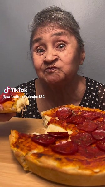 Delicious Pizza Chicago Deep Dish Recipe 🤍🍕 #Pizza #pizzalover #chicago #deepdishpizza