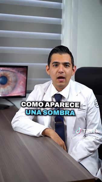 Síntomas de desprendimiento de retina: ✨ Destellos de luz en la oscuridad (fotopsias). ✨ Puntitos oscuros o manchas móviles. ✨ Sombra o cortina oscura en tu visión. No ignores estos síntomas. 👨🏻‍⚕ Soy el Dr. Javier Garza, oftalmólogo y Retinólogo. Tu vista perfecta es importante. #retina #DesprendimientoDeRetina #CuidaTusOjos #cita #PrevenciónCeguera #VidaSaludable #DiabetesYSalud #CuidaTusOjos #SaludOcular #AtenciónVisual #CuidaTusOjos #SaludOcular #EyeHealth #eyehealthcare