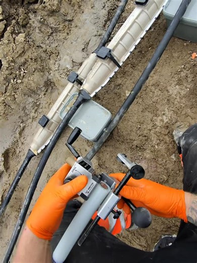 Harvey Ross ⚡️ | Removing the insulation and adding a chamfer on a 240mm2 33kV cable quick and easy ⚡️ | Instagram