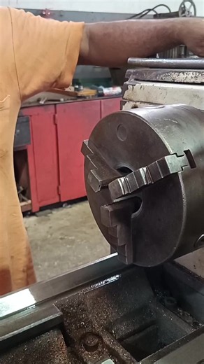How a Lathe Machine Works: Key Parts & Operation