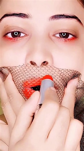 Is this hack work or not, #youtubeshorts #makeup #makeuphacks #hack