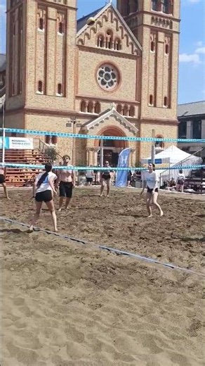 Strandröplabda Nyíregyháza szívében: péntek
