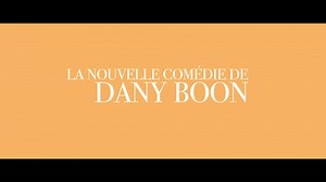 Dany Boon, Kad Merad et Charlotte Gainsbourg : un trio à retrouver dans la nouvelle comédie de Dany Boon, LA VIE POUR DE VRAI. Découvrez les nouvelles images ! Au cinéma le 19 avril. | TF1