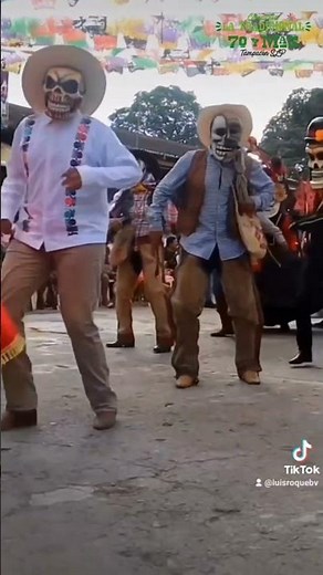 #Tradiciones #Xantolo Comparsa La Tradicional 70 y Más 🇲🇽🏵️🎻💀🌿
