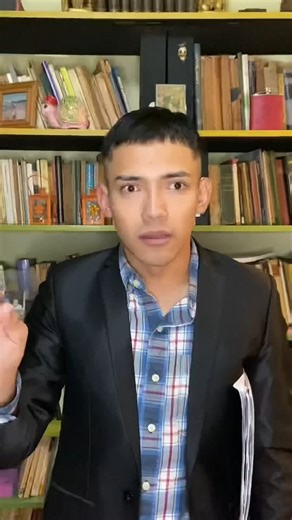 La Peña de Tuesta on Instagram: "Hoy me tocó ponerme serio entre libros… pero siempre se me escapa alguna 😅 ¿Ustedes también se hacen los “profe” cuando explican algo? #parati #fyp #viral #reels #reelsarg #tiktokargentina #argentina #humor #humorargentino #pov #sketch #actuacion #comedia #biblioteca #libros #lectura #estudio #facultad #universidad #profe #explicando #storytime #modoSerio #sarcasmo #matecito #buenosaires #cordoba"