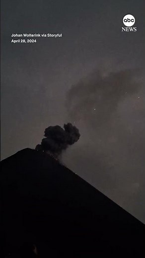 Lightning bolt strikes volcano in Guatemala