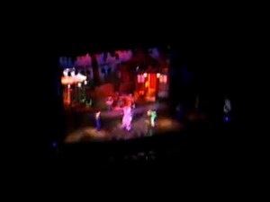 Barney y su Mundo de Colores LIVE Show Singing Mr Knickerbocker Song In Spanish Version