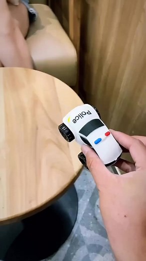 Brinquedos Policiais: O Carro de Polícia Elástico