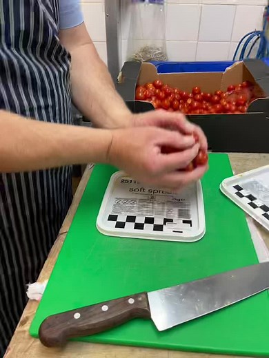 Mastering Tomato Slicing Techniques in the Kitchen