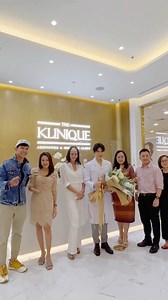 ชาวรังสิตมีเฮ🎊 THE KLINIQUE Grand Opening สาขาใหม่ ที่ห้าง Future Park รังสิต ชั้น 1 โซนโรบินสัน โดยมีคณะผู้บริหาร, คุณพิม ซอนย่า, คุณหนุ่ม คงกระพัน และคุณหลิน นุศรา ร่วมแสดงความยินดีกันอย่างชื่นมื่น แน่นอนว่าวันนี้เราเก็บวิดีโอบรรยากาศแสนประทับใจมาฝากทุกท่านกันแล้ว ตามมาดูเลยค่า💓 THE KLINIQUE ให้คุณมีประสบการณ์ในการดูแลตัวเองที่ดีขึ้น สะดวกสบายมากขึ้น และครบถ้วนมากขึ้น ด้วยนวัตกรรมความงามมาตรฐาน US FDA และโปรแกรมการรักษาที่ครอบคลุมทุกปัญหาผิวและรูปร่าง อาทิ Ulthera SPT , Thermage FLX Pro, Cop