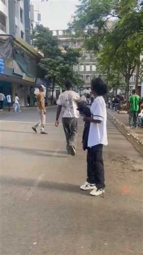 valentine 💐 Random strangers to see the reaction 😄