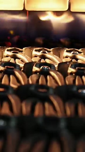 1.5M views · 6.2K reactions | To break off a snap-off blade on the KNIPEX CutiX® 90 10 165, we recommend a good pair of gripping pliers (we are KNIPEX after all). But a good craftsman is always creative. If there are no pliers at hand, we'll think of something  How do you process your snap-off blades? #knipex #tools #handtools #cuttingtools #knives | Knipex | Facebook