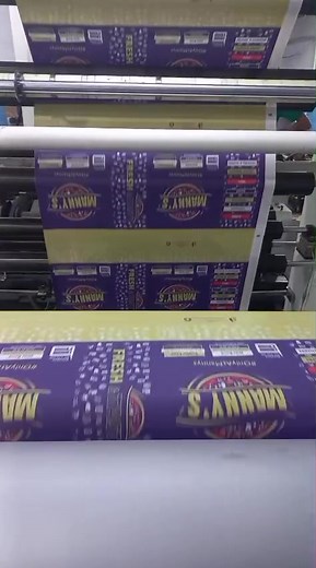 Take a look behind the scenes at how our signature Manny's bags are made, ready to carry your favourites home! 🍕🍟 It’s the small details that make every Manny’s meal special 💜 | Manny’s