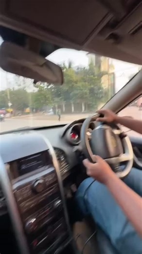 XUV💀 🇸🇦🤝🇮🇳 on Instagram: "Gedi🙌 The Tata Sierra holds a significant place in India's automotive history as the country's first indigenously built SUV, originally launched in 1991. It was ahead of its time, based on the Telcoline platform and notable for its distinctive three-door design, large fixed 'alpine' windows at the rear, and features that were considered premium in the Indian market then, such as power windows, an adjustable steering wheel, and air conditioning. The original model