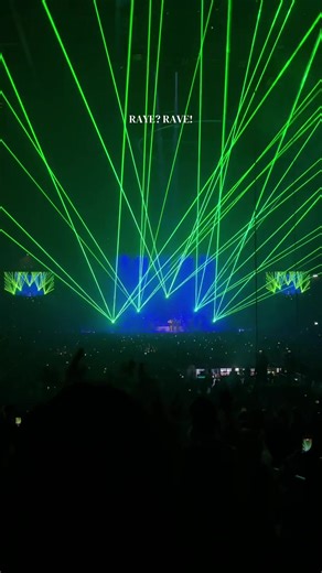 RAYE's Unforgettable Rave Concert Experience in Berlin