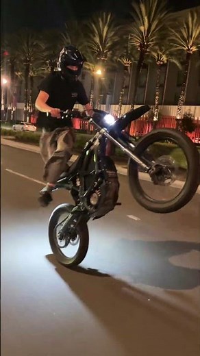 Touching a bus mid wheelie #surron #viral #wheelies #stunts #ebike