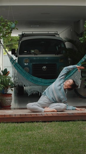 Muita gente acredita que precisa de uma hora livre para praticar yoga. Mas, na verdade, alguns minutos já podem mudar completamente a forma como você atravessa o seu dia. Essa sequência é perfeita para despertar o corpo com gentileza, aliviar a rigidez da manhã, ativar a energia e trazer mais presença para as próximas horas. Se fizer a prática, volte aqui e me conte como se sentiu. Já salva este vídeo para praticar todas as manhãs 🧡✨ #yoga #camilazen