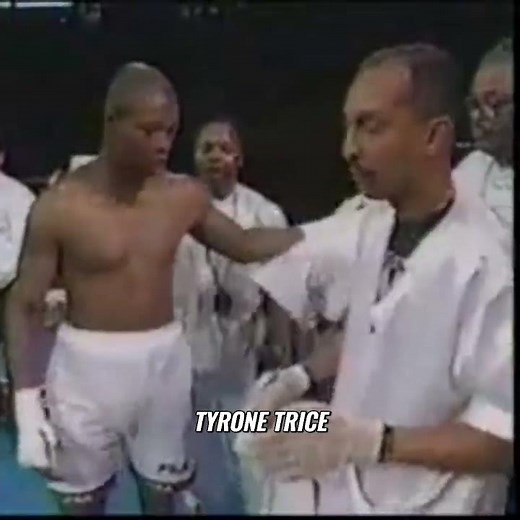 Ron Collins Defenseless! Boxing Match Highlights #shorts