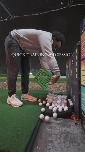 the inflatable ball has been helping a lot lately, here’s how i use it to practice 🏌🏾‍♂️ #golftok #drivingrange #golfswing #wintergolf #golf
