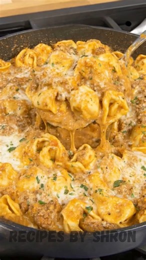 Cheesy Lasagna Style Tortellini Recipe Ingredients: • 1 lb turkey Italian sausage (or your preferred sausage) • 1 lb ground beef • 1 tablespoon olive oil • ½ yellow onion, diced • 1 tablespoon garlic, minced • 24 oz spaghetti sauce • 12 oz cheese tortellini, cooked and drained • ½ cup heavy cream • 16 oz cottage cheese • ½ cup shredded mozzarella cheese, plus extra for topping • ½ cup grated parmesan cheese, plus extra for topping • 1 tablespoon onion powder • 1 tablespoon garlic powder • ½ tabl
