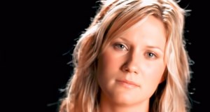 Jennifer Nettles Stay Music Video and Lyrics