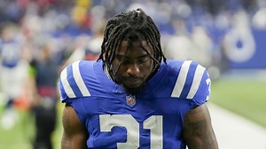 Colts RB has heartbreaking reaction to season-ending dropped pass