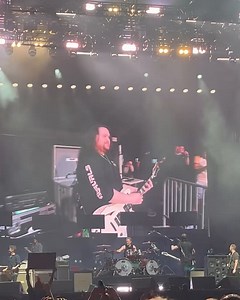 Dave Grohl really pulled off an amazing guitar solo tonight at Rockville! 05/11/24 | Foozie's Foo Fighters News