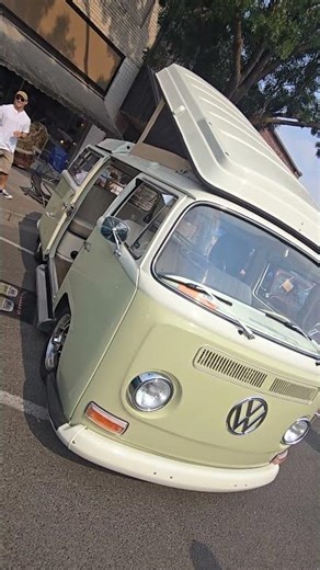 5 Things You Should Know About Driving an Old Volkswagen BusWhat does driving a 1967 VW Microbus