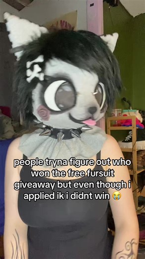Ratchet (@emo.poptart)’s video of fursuit