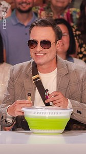 Rencontre surréaliste entre Fabrizio le Carolo (Damien Gillard) et Fabrizio le physicien (Kody)... sous les rires du vrai Professeur Fabrizio Bucella ! Culte. | Le Grand Cactus - RTBF